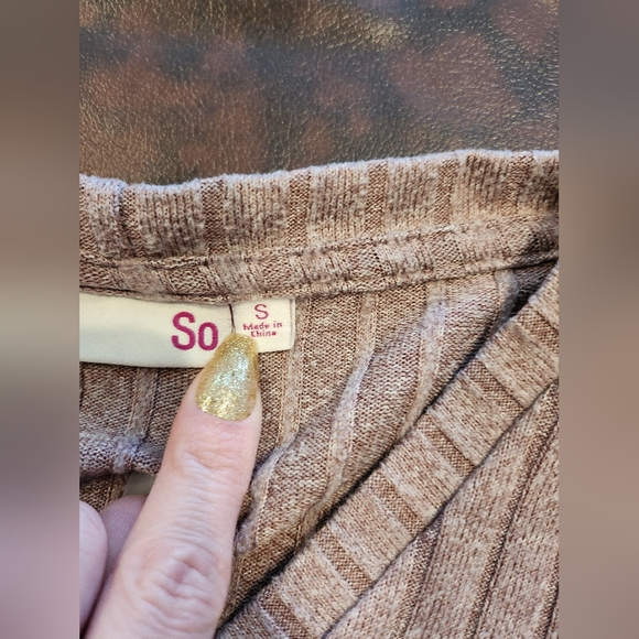 Women's Ribbed Knit Top - Picture 2 of 3